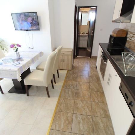 Guesthouse Sovlje Tribunj  Ngoại thất bức ảnh