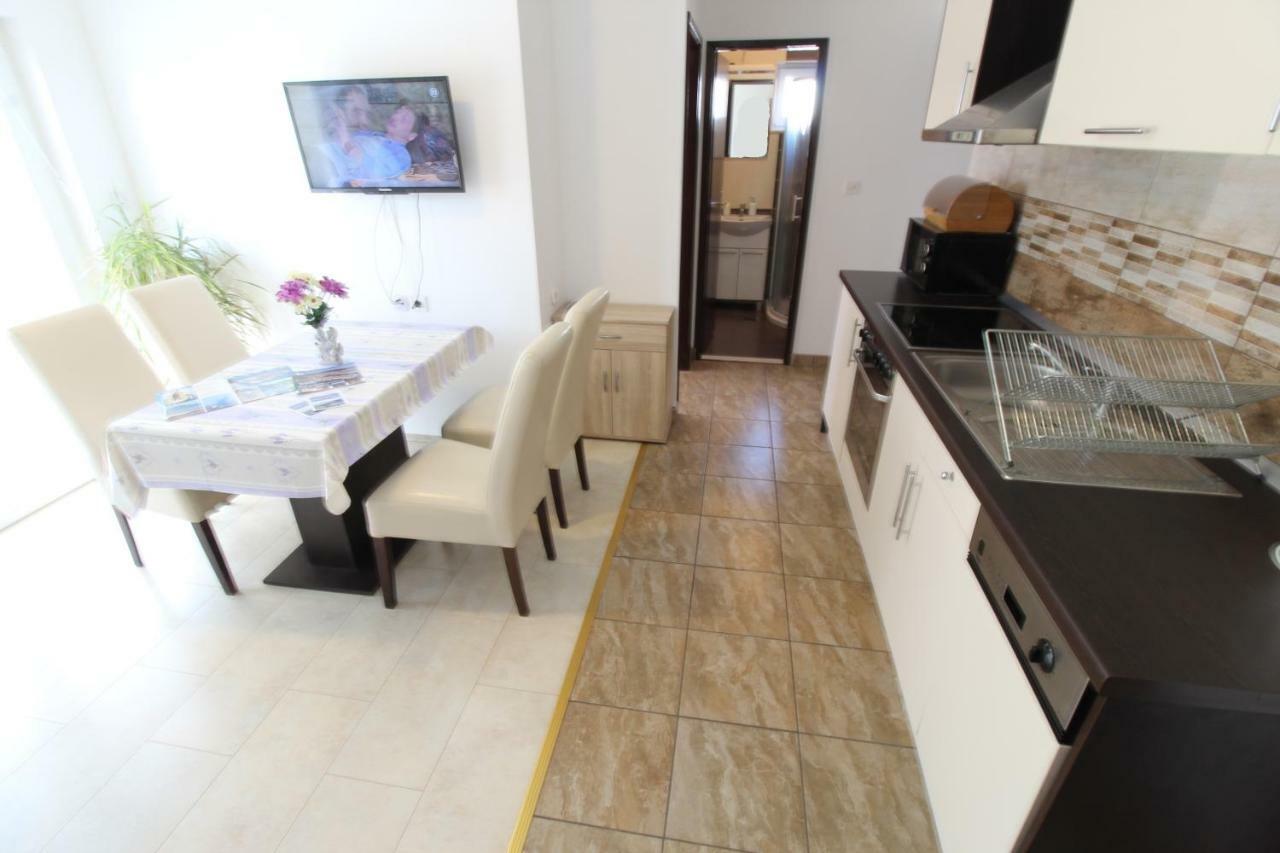 Guesthouse Sovlje Tribunj  Ngoại thất bức ảnh