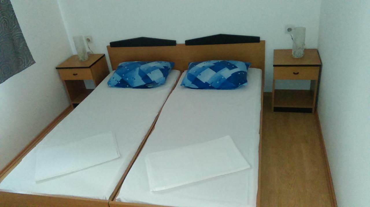 Guesthouse Sovlje Tribunj  Ngoại thất bức ảnh