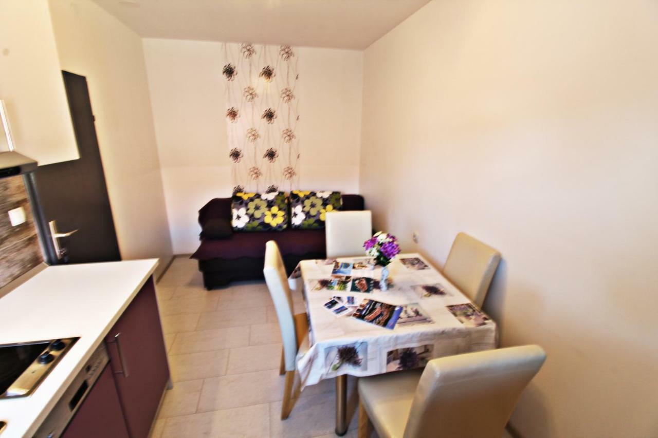 Guesthouse Sovlje Tribunj  Ngoại thất bức ảnh