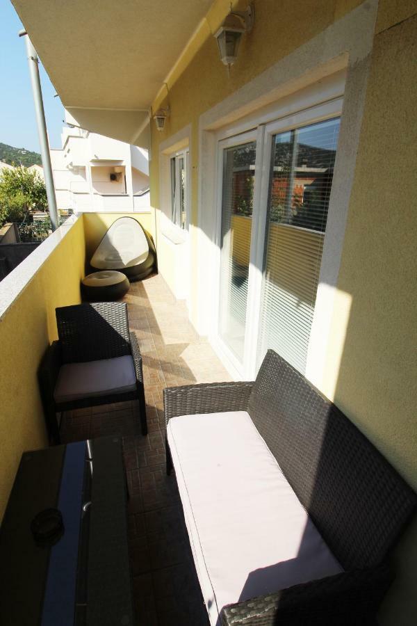 Guesthouse Sovlje Tribunj  Ngoại thất bức ảnh