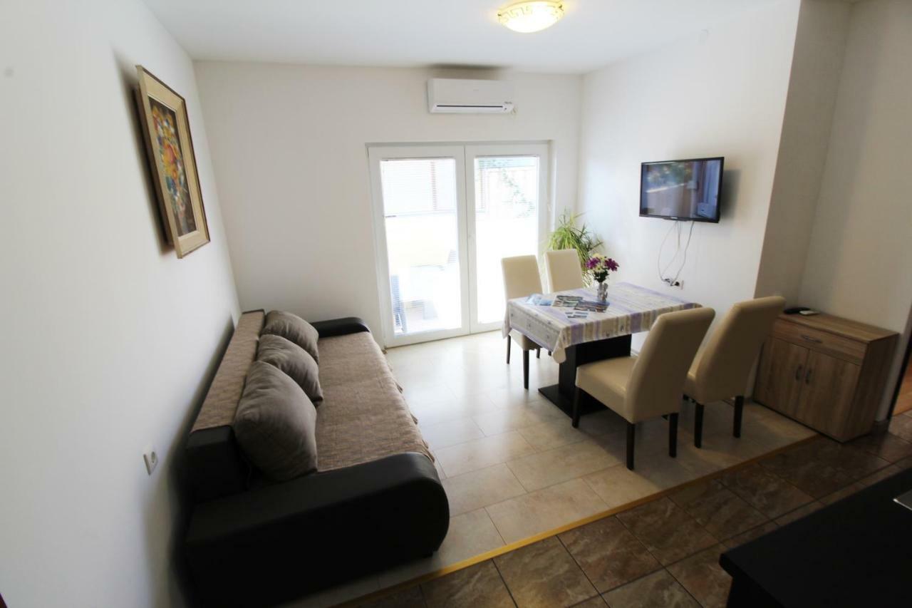 Guesthouse Sovlje Tribunj  Ngoại thất bức ảnh