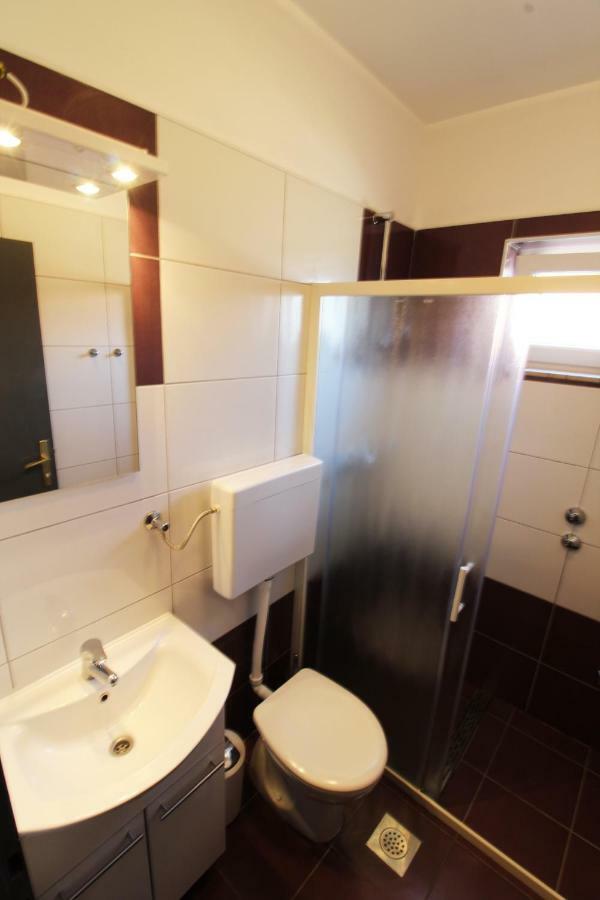 Guesthouse Sovlje Tribunj  Ngoại thất bức ảnh