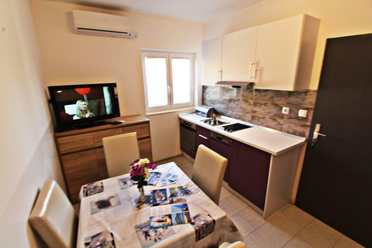 Guesthouse Sovlje Tribunj  Ngoại thất bức ảnh