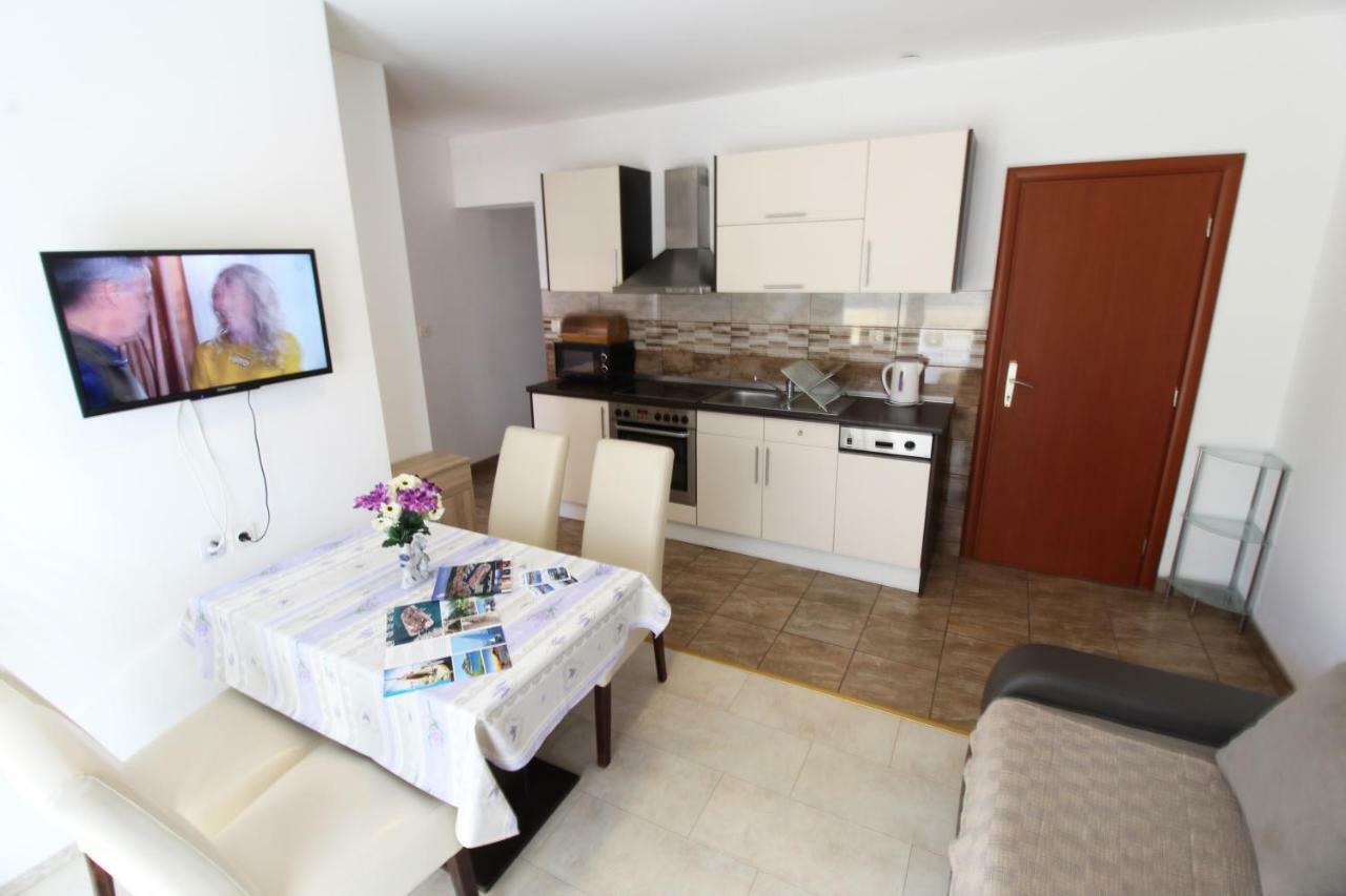 Guesthouse Sovlje Tribunj  Ngoại thất bức ảnh