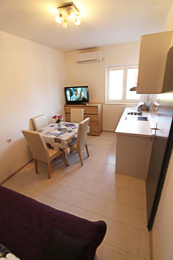 Guesthouse Sovlje Tribunj  Ngoại thất bức ảnh
